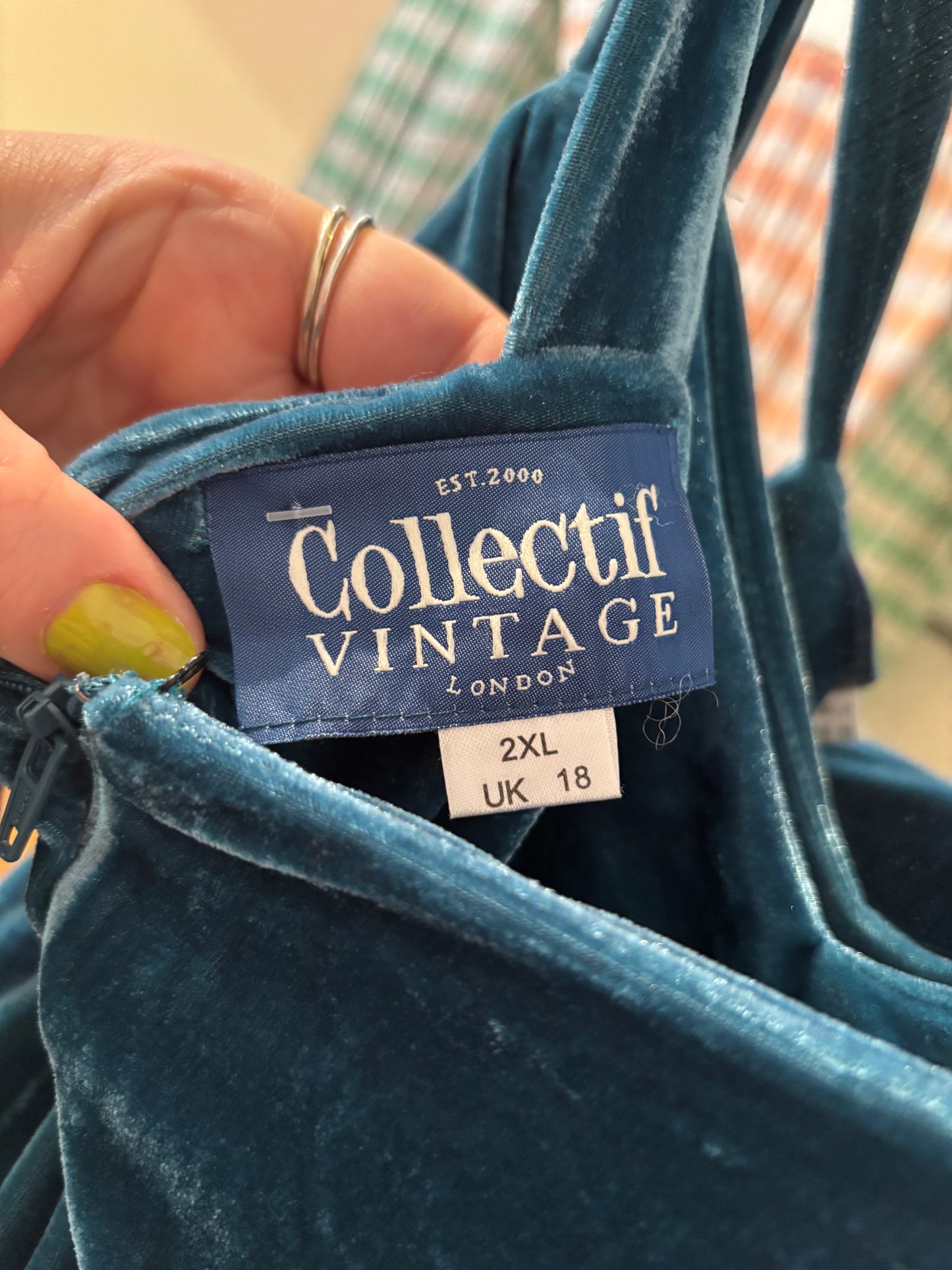 size 14 teal parrot cheetah velvet Collectif vintage dress - midi