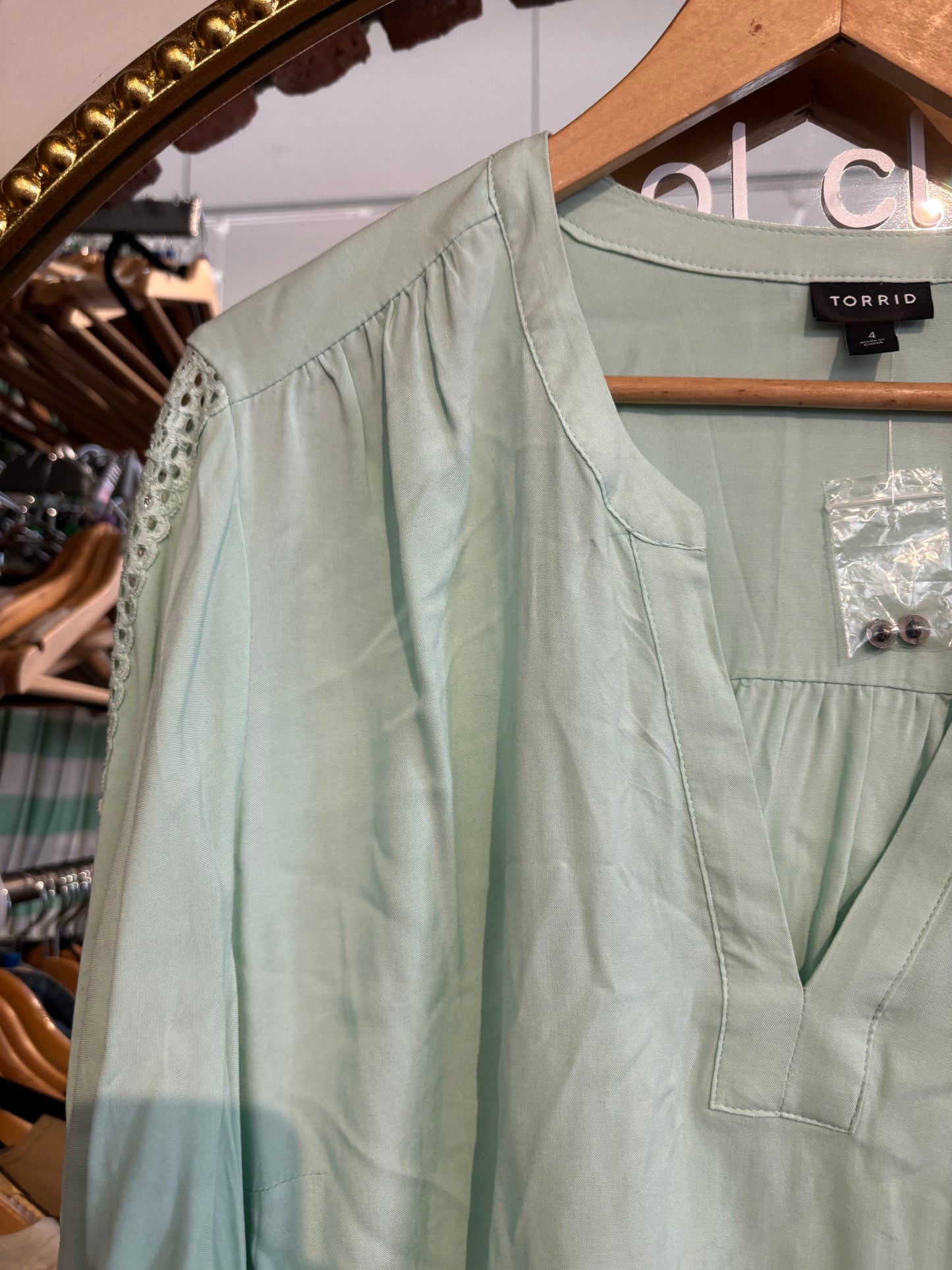 size 4X mint green NWT Torrid blouse