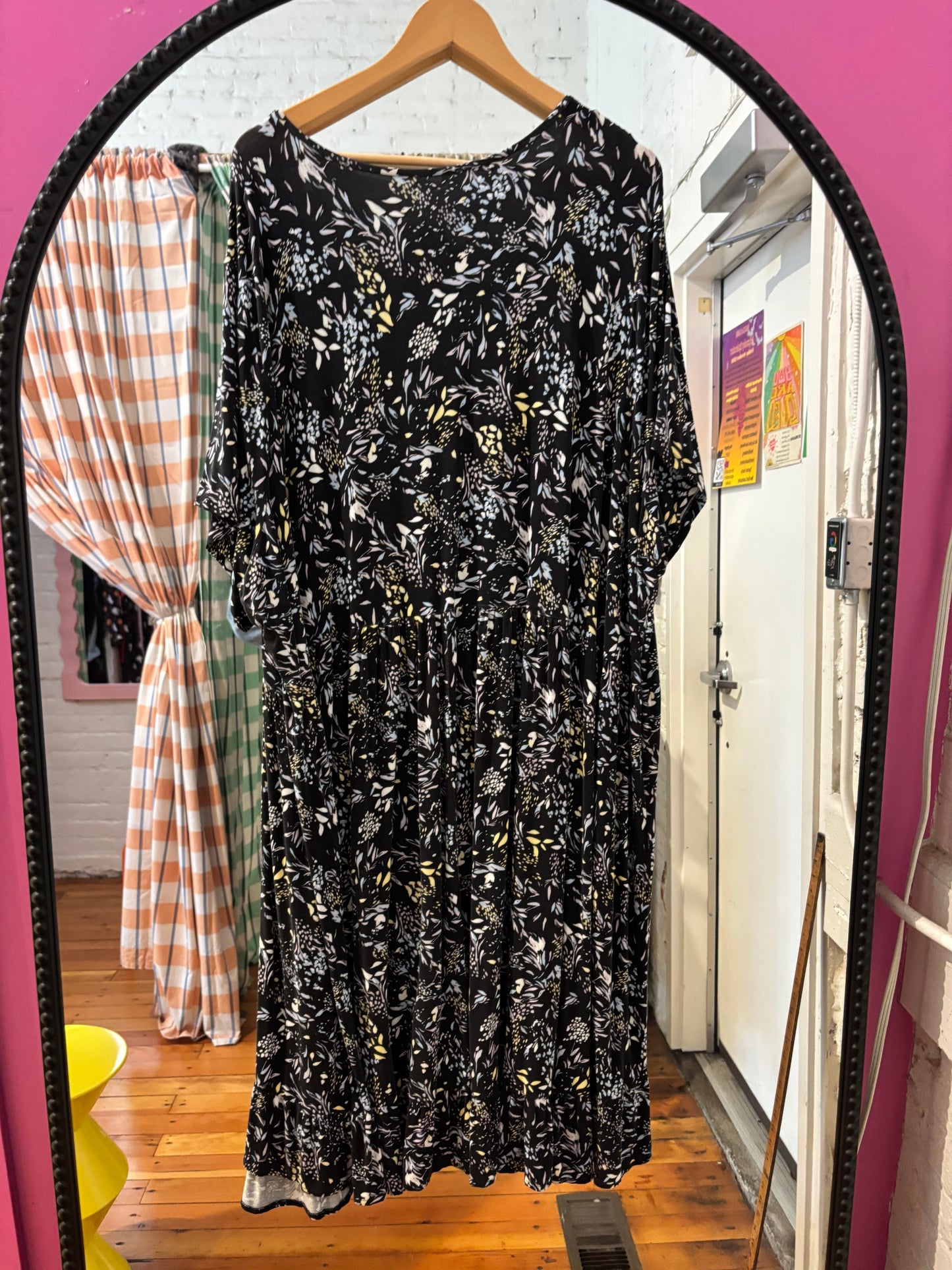 size 6X black with light pattern PENN dress - knee