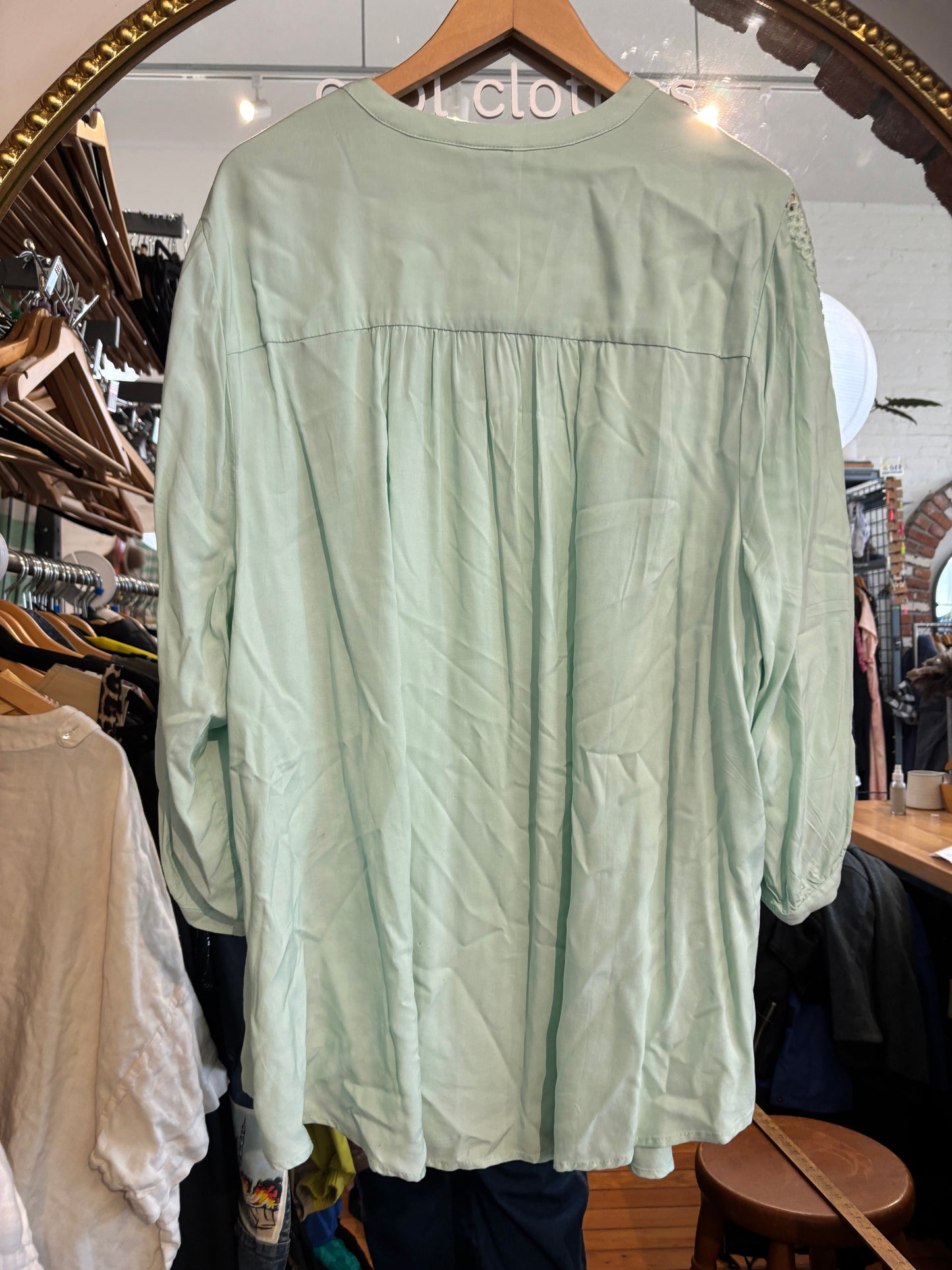size 4X mint green NWT Torrid blouse
