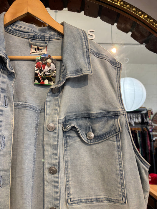 size 2X ligh wash D/C vest - button up