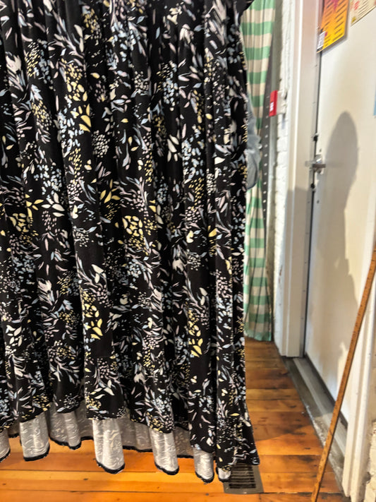 size 6X black with light pattern PENN dress - knee