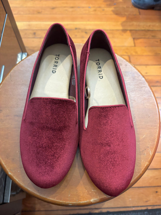 size 8WW burgundy velvet Torrid flats