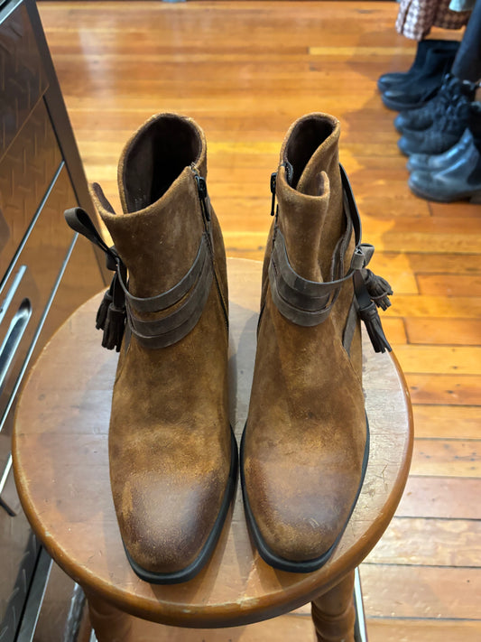 size 8.5 brown suede boc booties