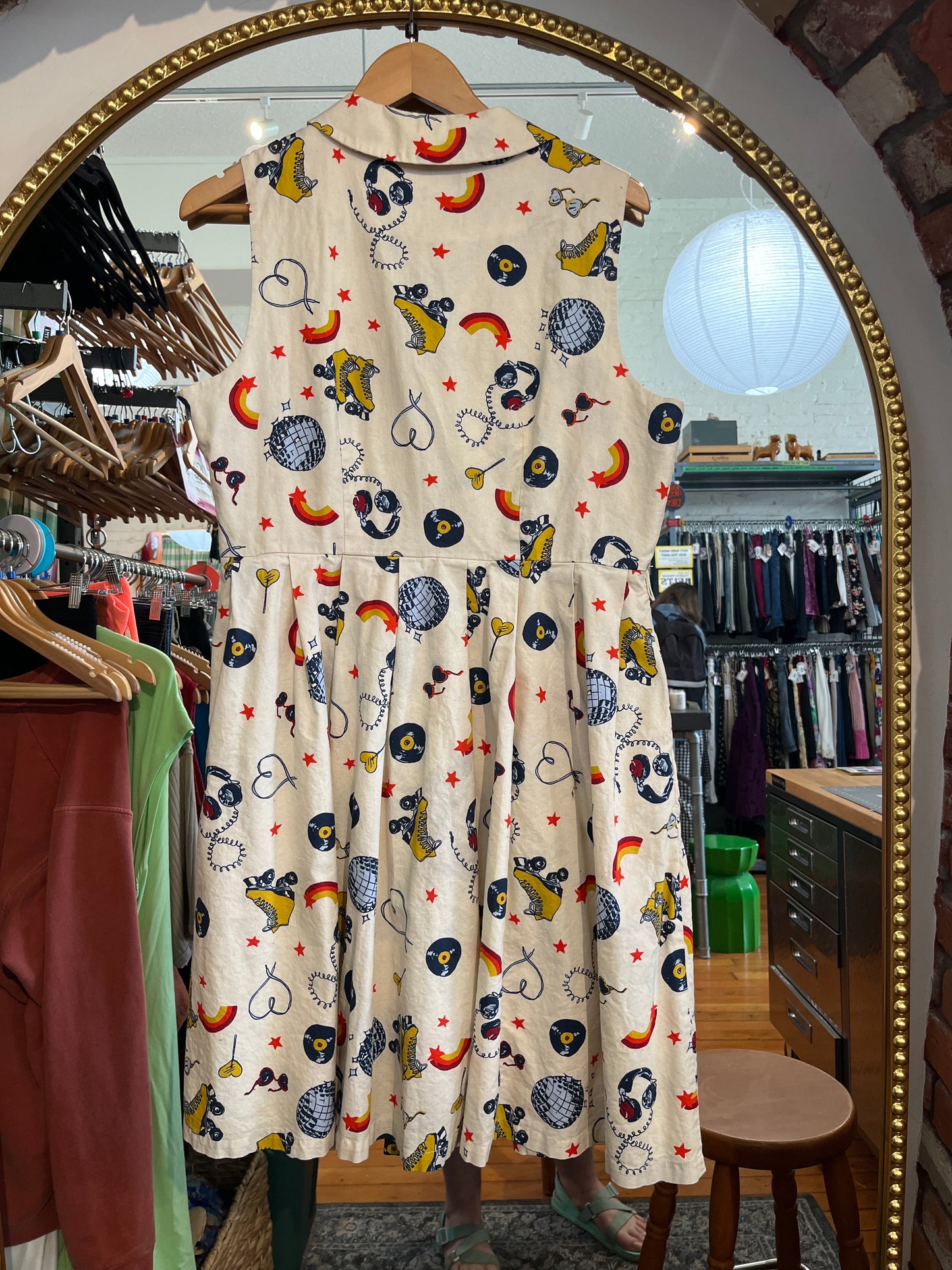 size 1X cream with rollerskates Modcloth dress - mid