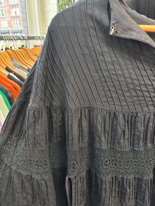 Flex size black lace cape vintage Tachi Costello cape