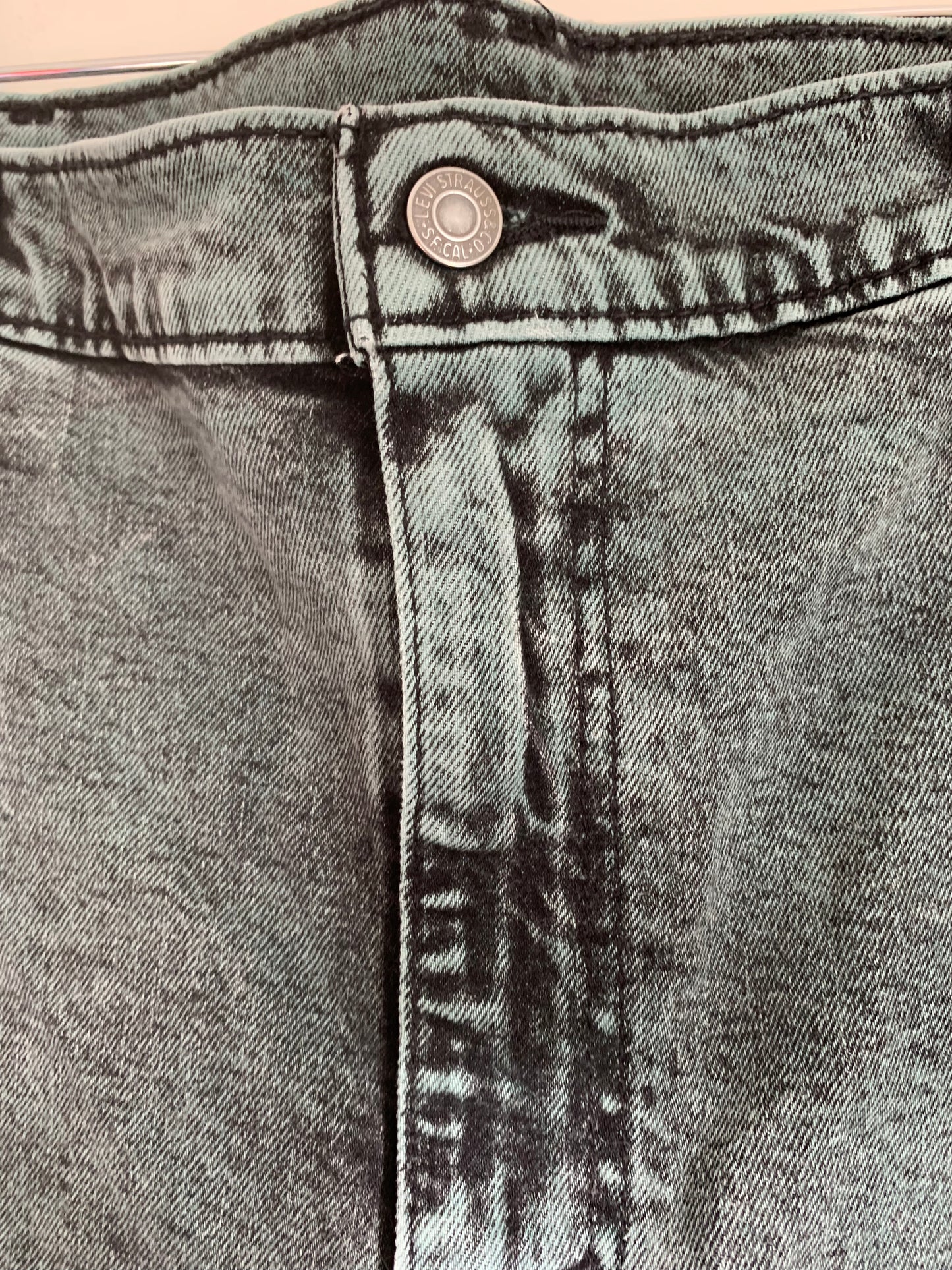 Size 2X Levi’s cut off jean shorts