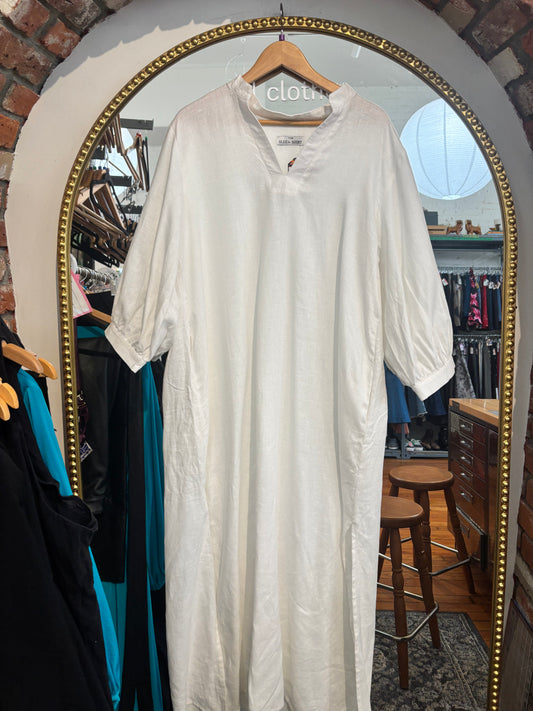 size XL white linen Sleep Shirt kaftan - bishop sleeve