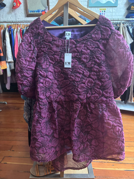 Size 4X Hilary Macmillan burgundy textured floral open back blouse