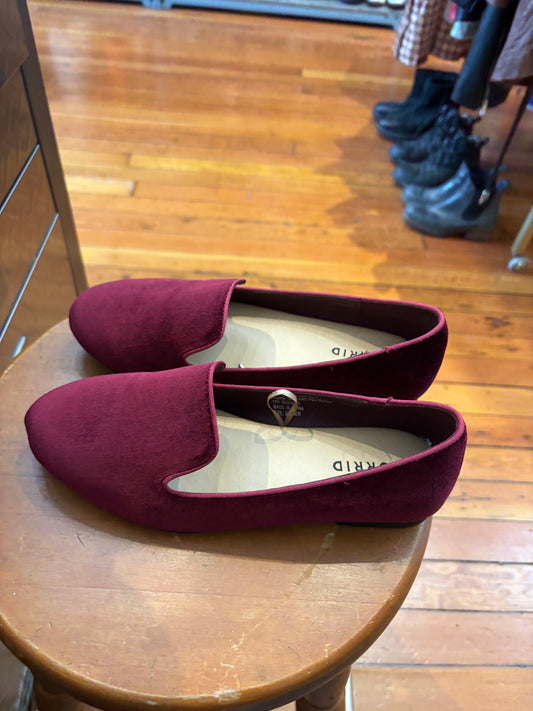 size 8WW burgundy velvet Torrid flats
