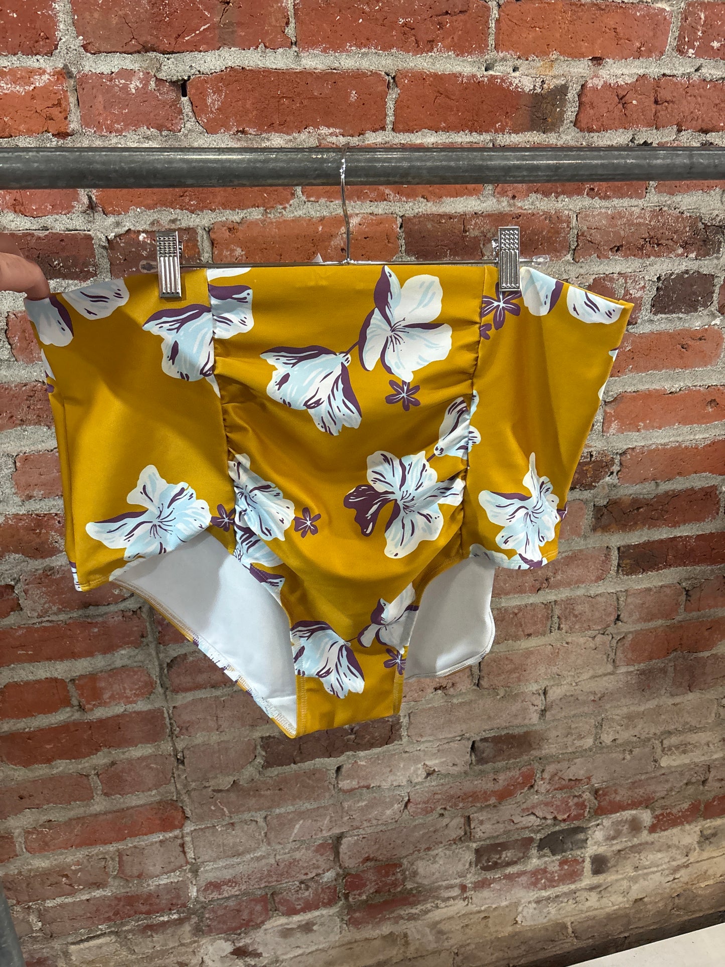 2X Yellow Floral Nettle's Tale Alicia Bottoms