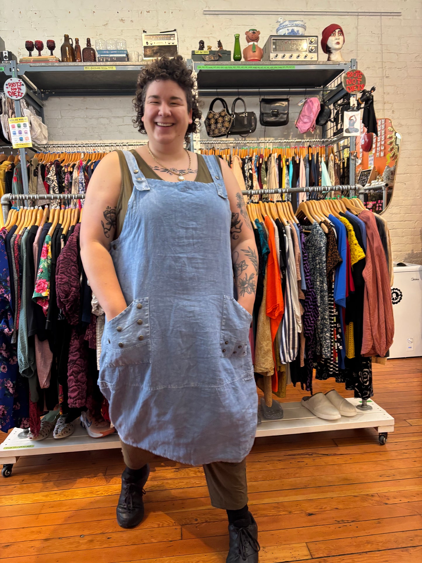 Size XXL light chambray linen Grizas pinafore