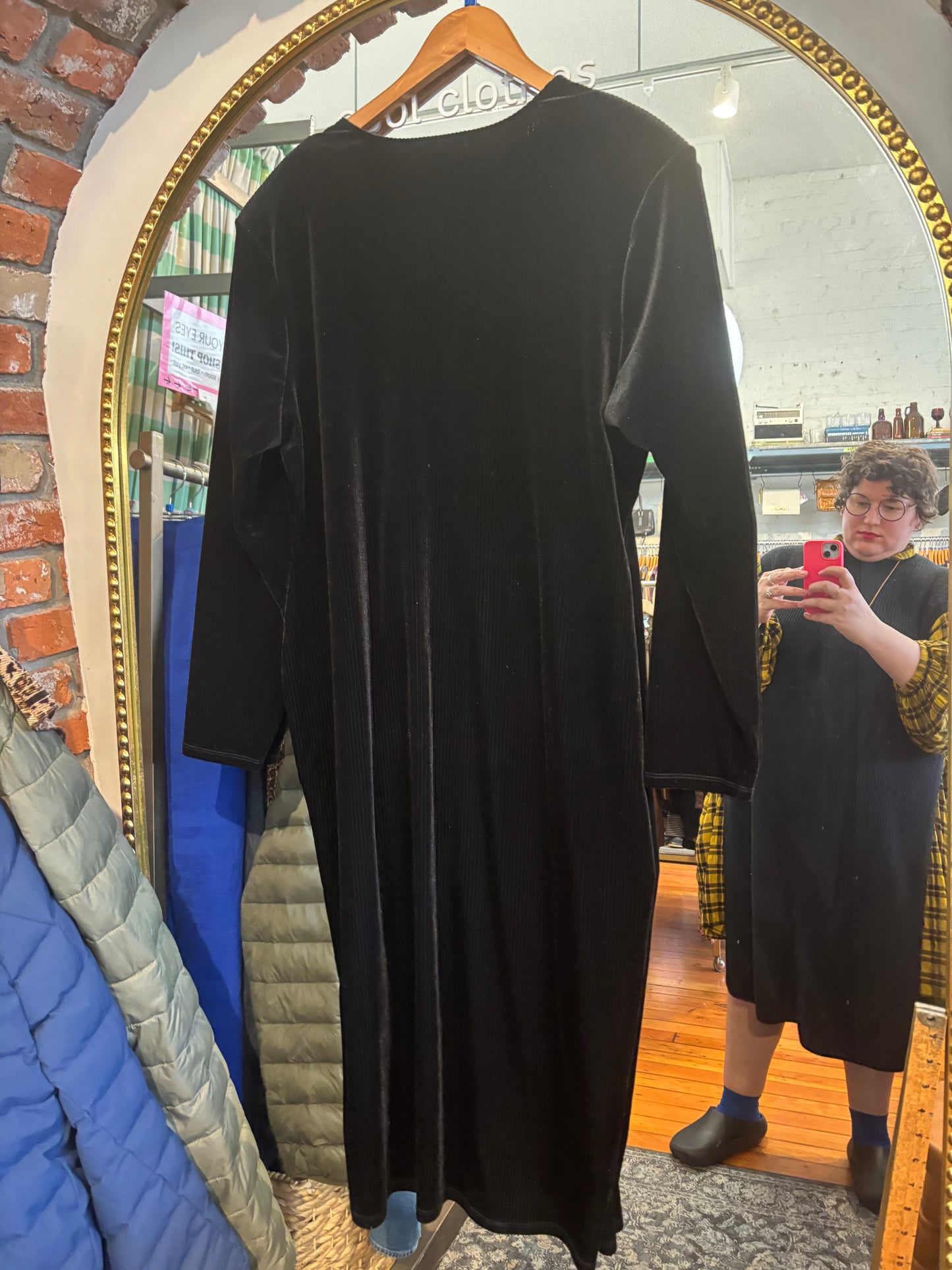 size 7 black velvet ribbed Good American dress - midi