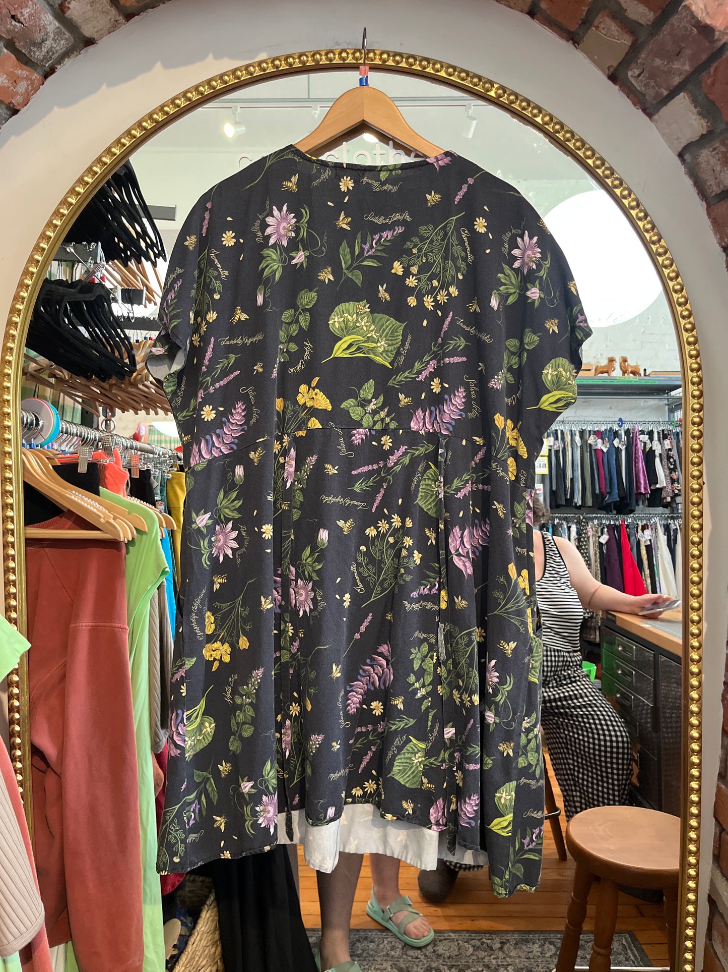 size 3X black with wild flowers Field Day dress - mid