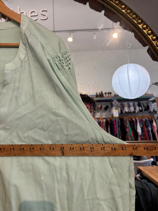 size 4X mint green NWT Torrid blouse