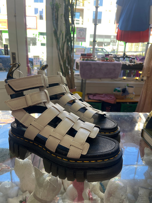 size 39 gladiator Doc Marten sandals taupe