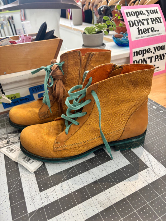 size 41 camel with teal PORTO-FINO boots