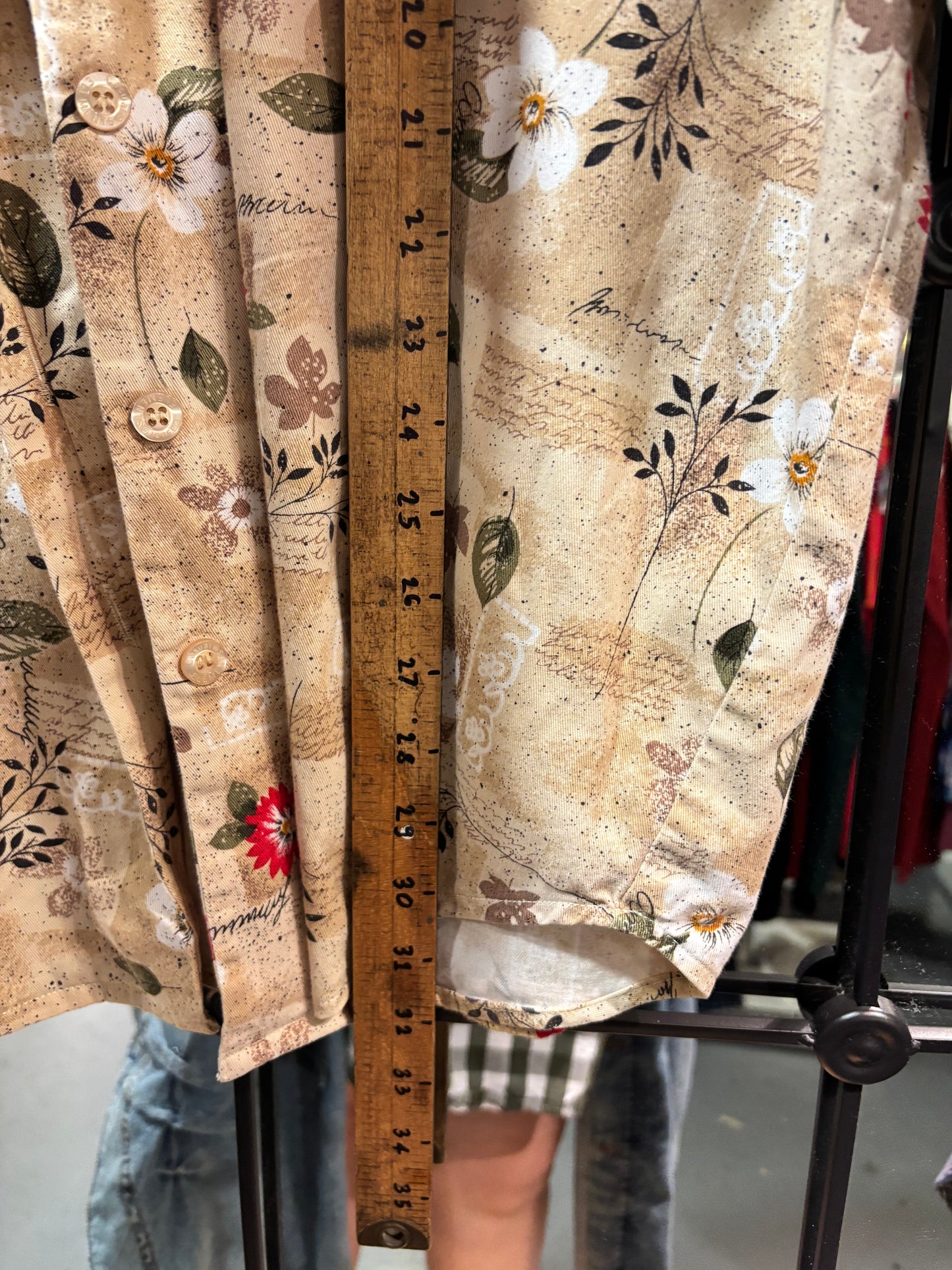 size 3X beige with flowers VINTAGE Career Elements  top - button up