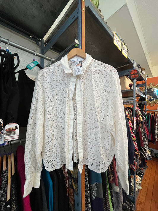 size XXL white lace Old Navy top - button up