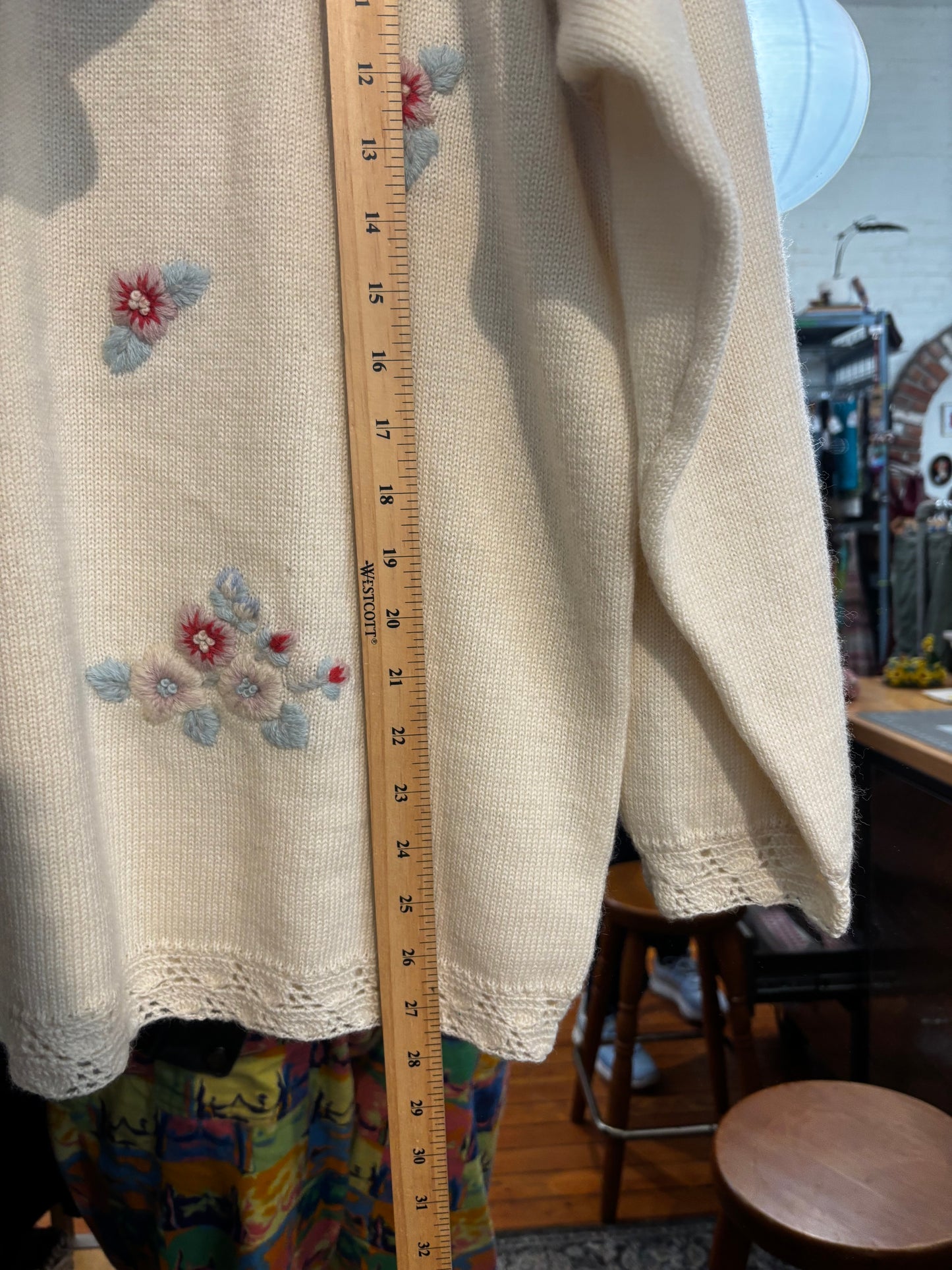 Size XXL cream floral embroidered The Clever Shepard sweater