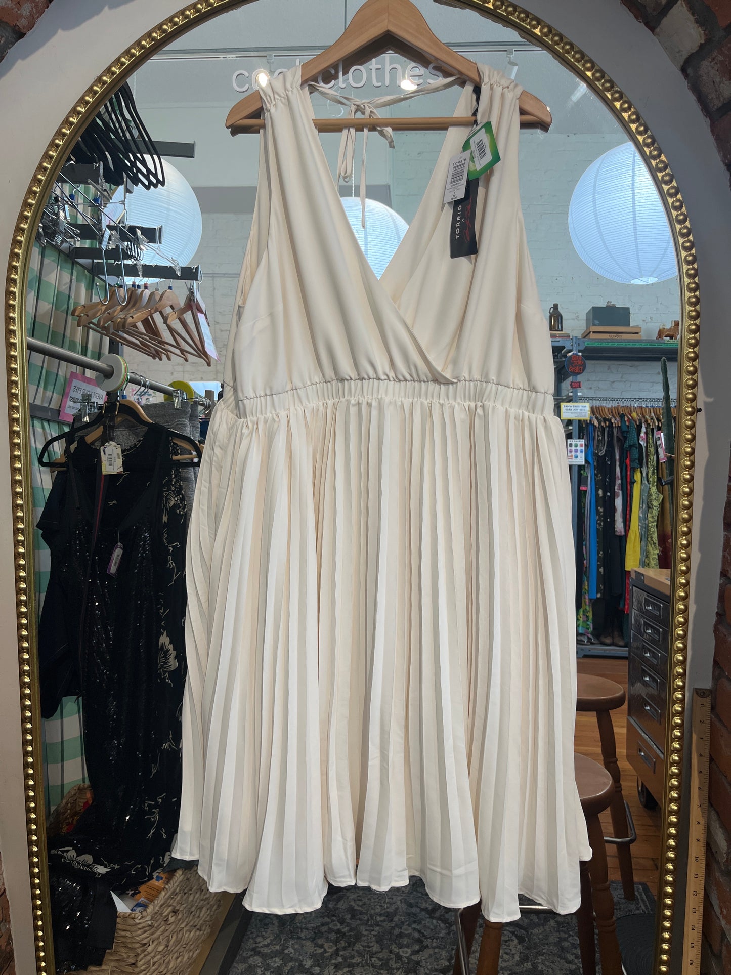 size 2X cream NWT Torrid x Marilyn Monroe dress - mid