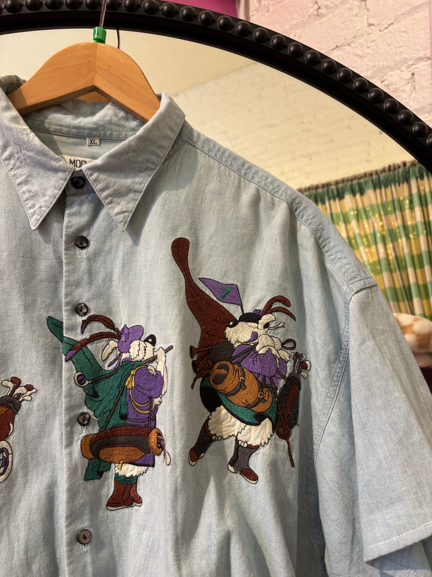size XL light wash with embroidered dogs VINTAGE Modango Homme shirt - button up
