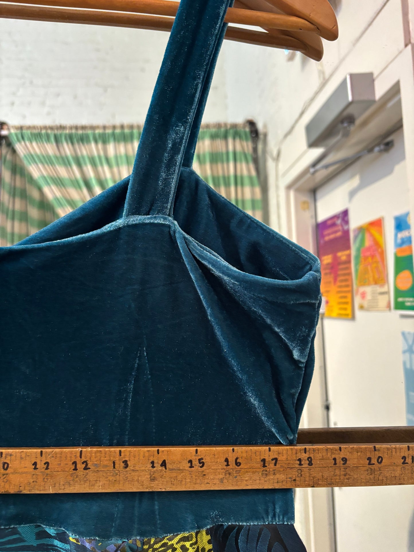 size 14 teal parrot cheetah velvet Collectif vintage dress - midi