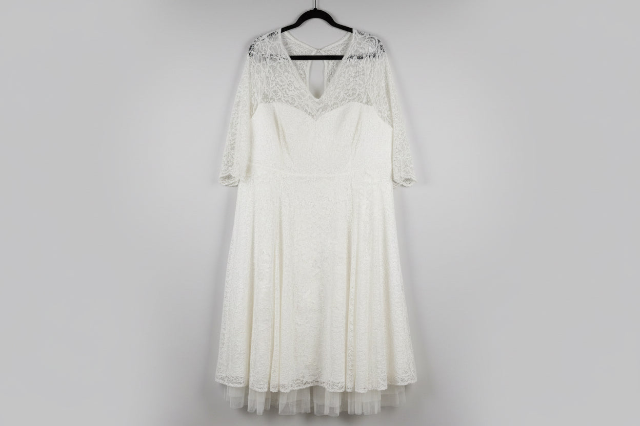 size 28 white lace sweetheart neckline Torrid dress - wedding