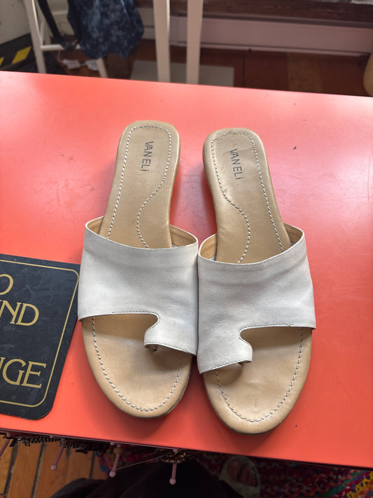 size 13 cream leather Vaneli sandals