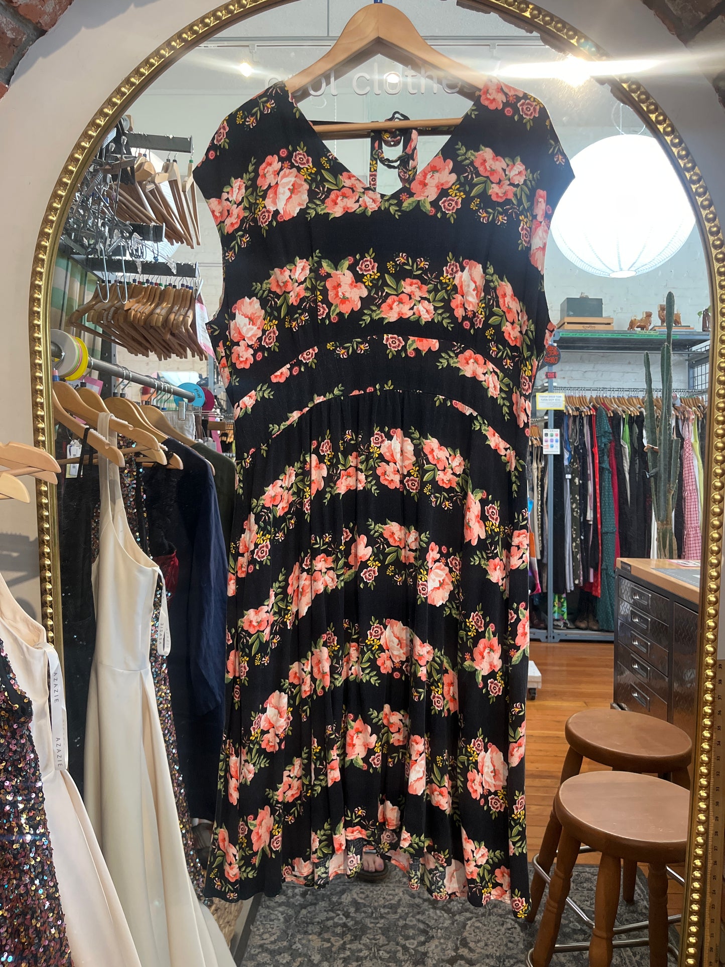 size 3X black with pink roses Field Day dress - mid