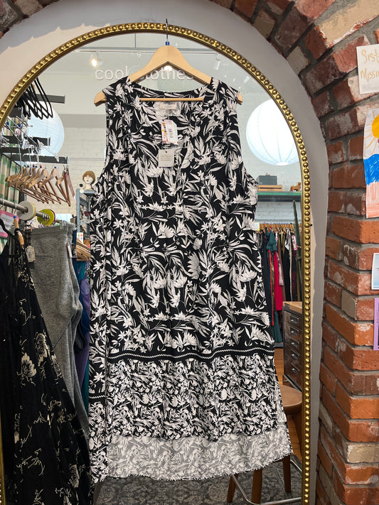 size 2/3X black white flowers Cupio dress - long