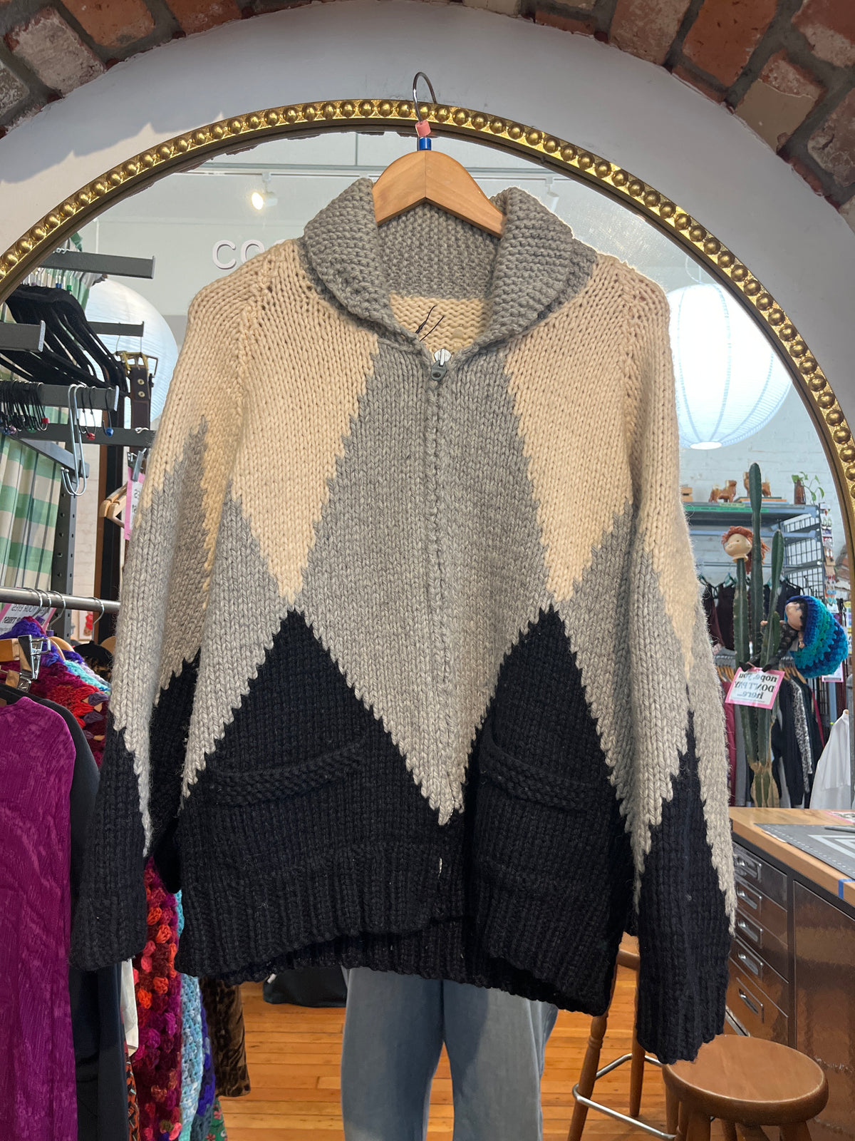 size flex grey black cream wool VINTAGE Cowichan sweater - zip up