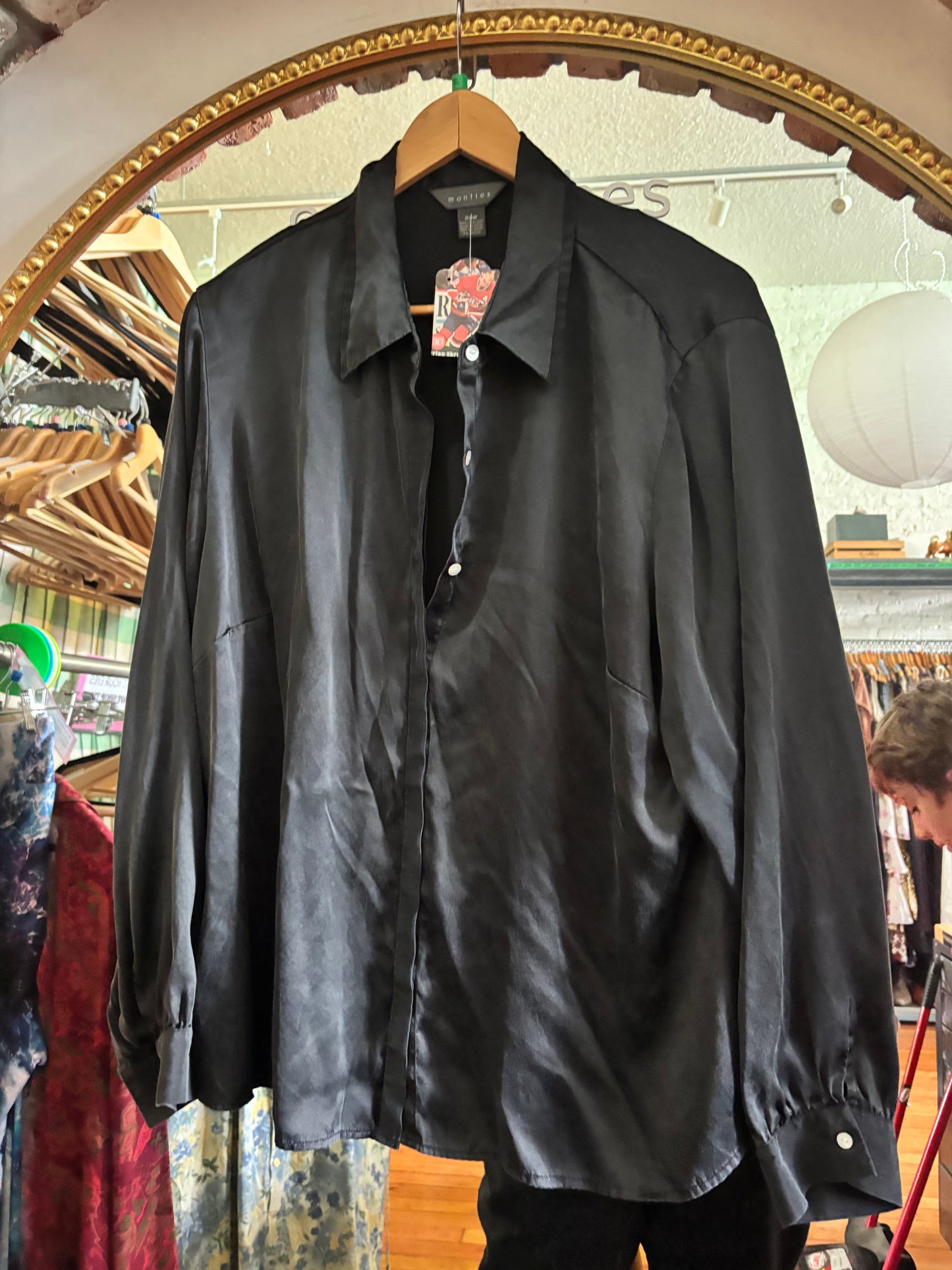 size 20 black SILK VINTAGE Mantels top - button up