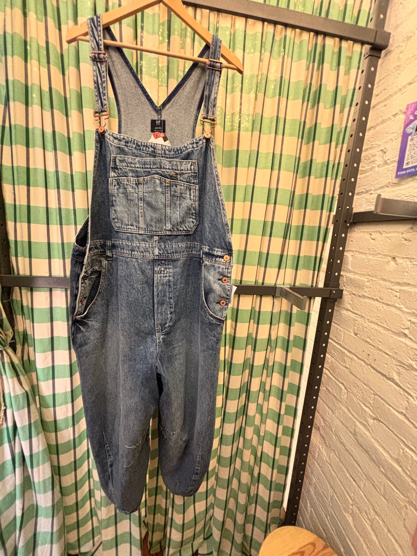 size XXL mid wash denim Gap overalls