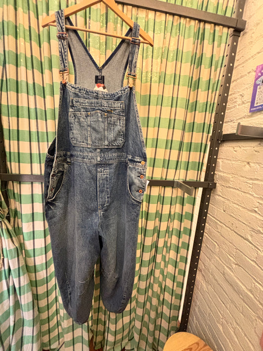 size XXL mid wash denim Gap overalls