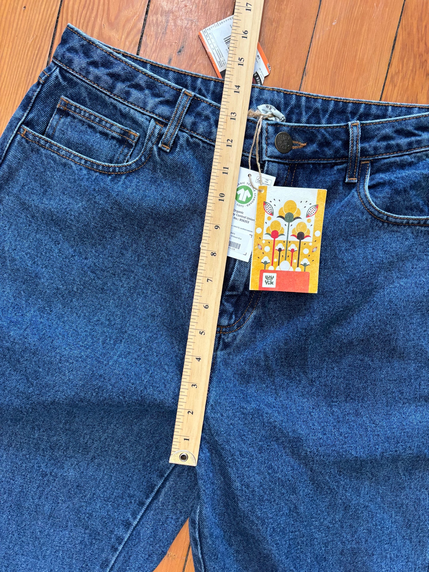 NWT Lucy & Yak size 32R (waist ) mid wash Dana Jeans