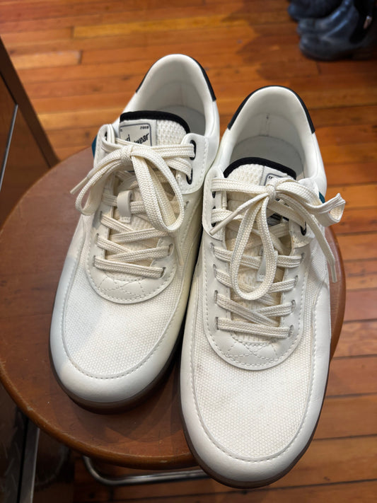 size 9W cream Vessis courtside shoes