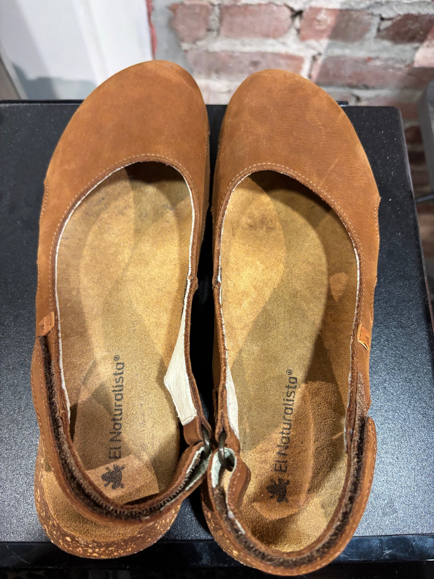 Size 39 tobacco El Natrualista flats