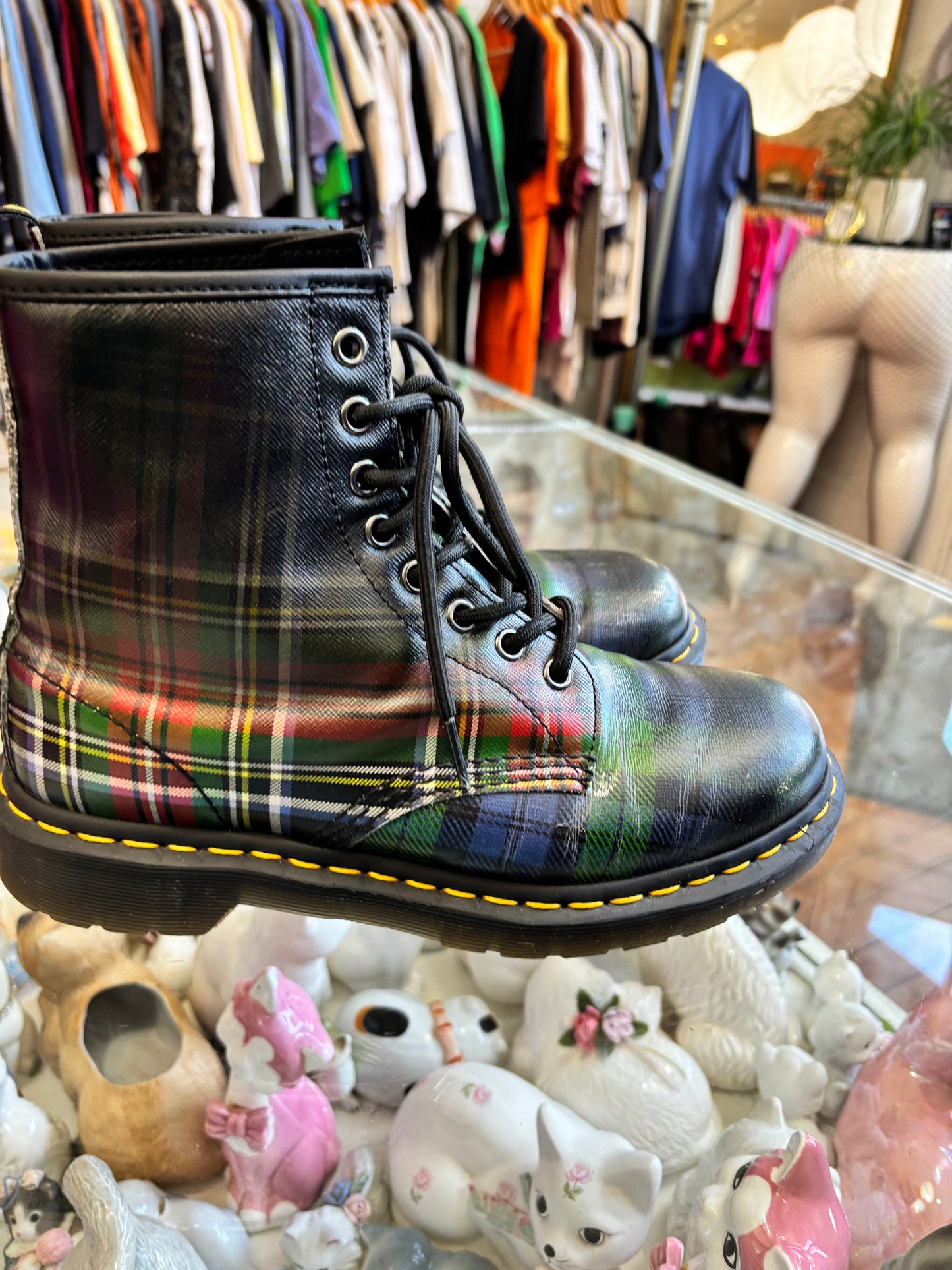 size 39 Tartan Doc Martens boots