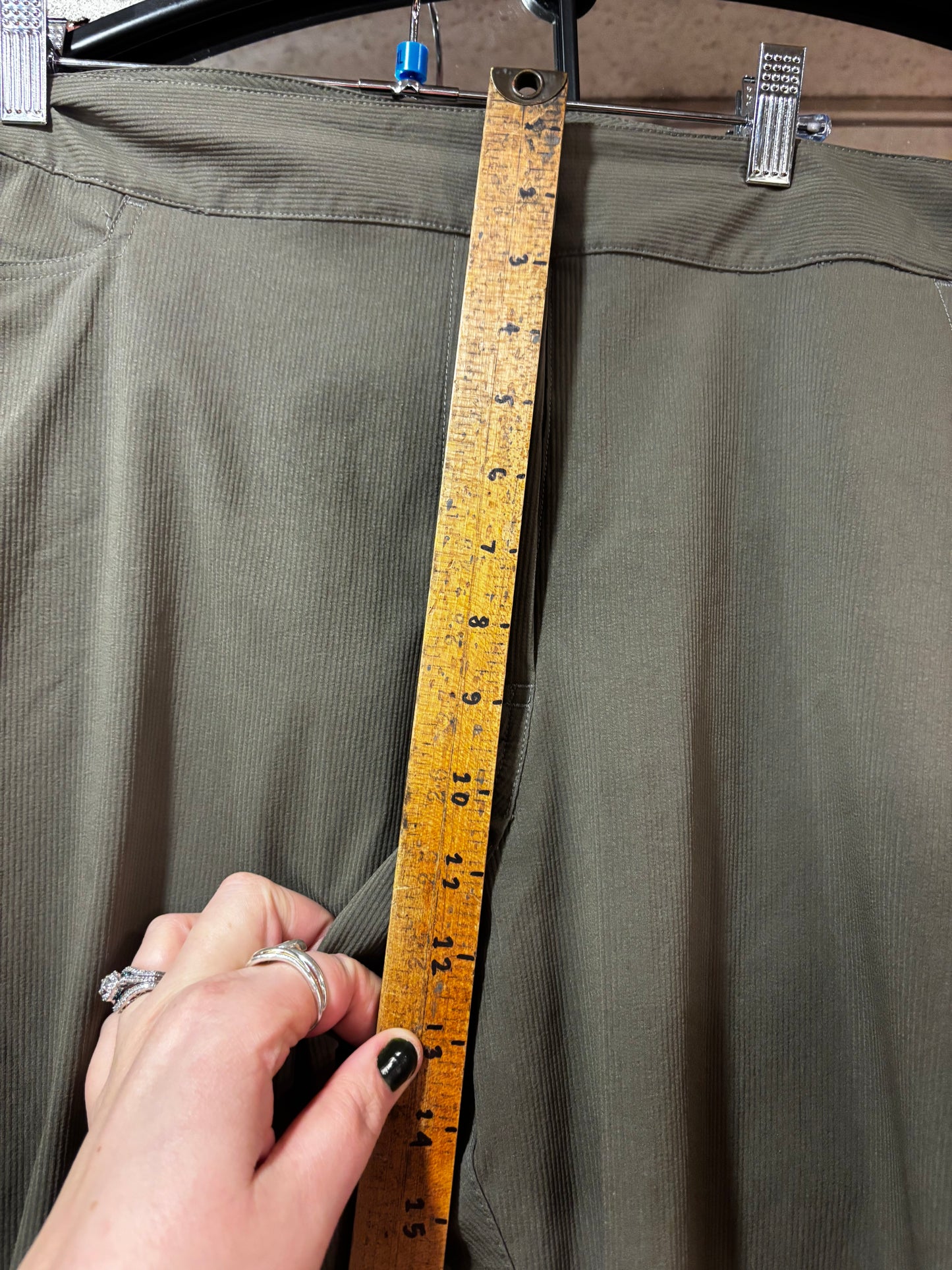 size 20 green ribbed technical TIlley pants - cropped