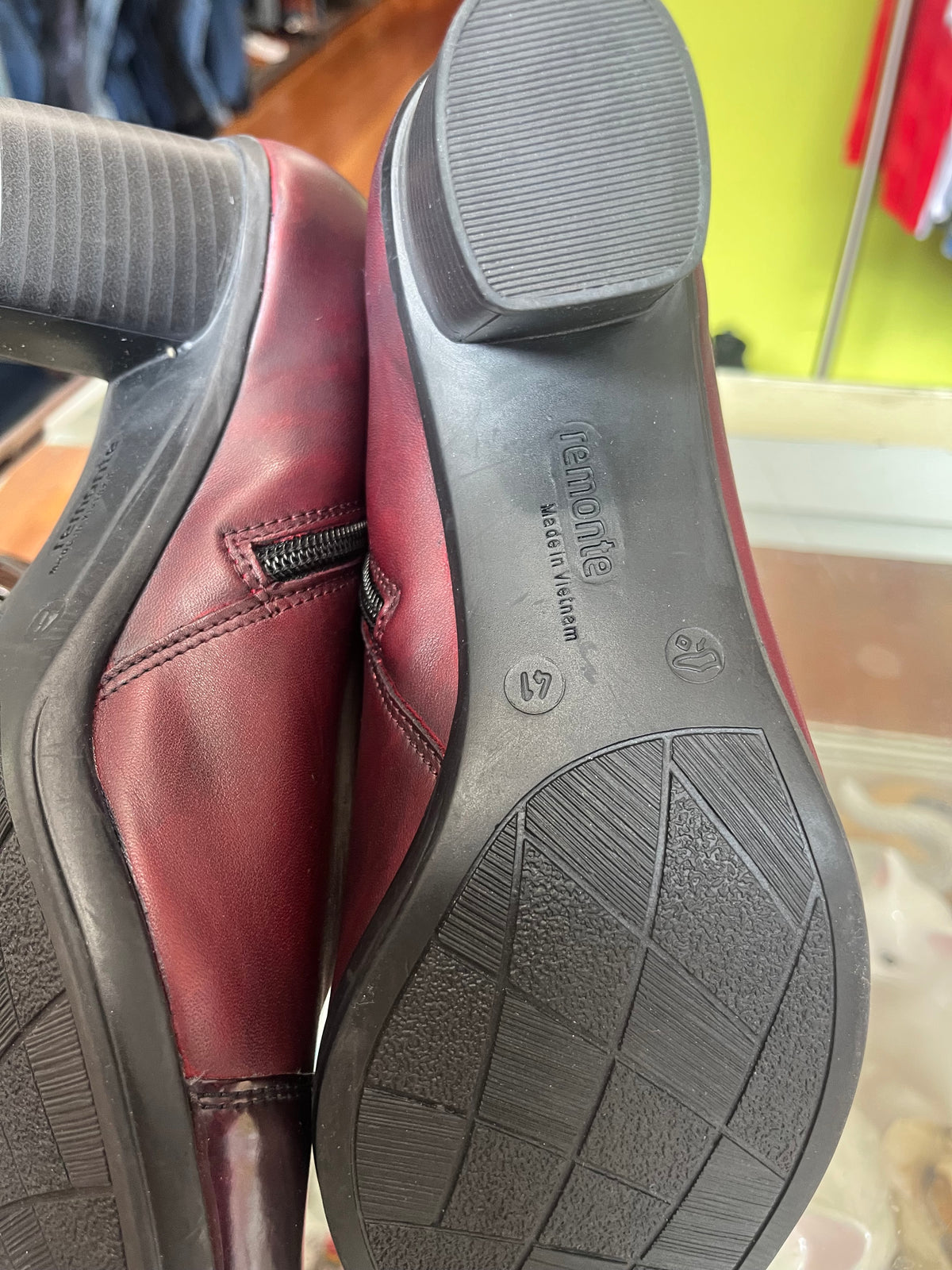 size 41 burgundy LEATHER Remonte booties