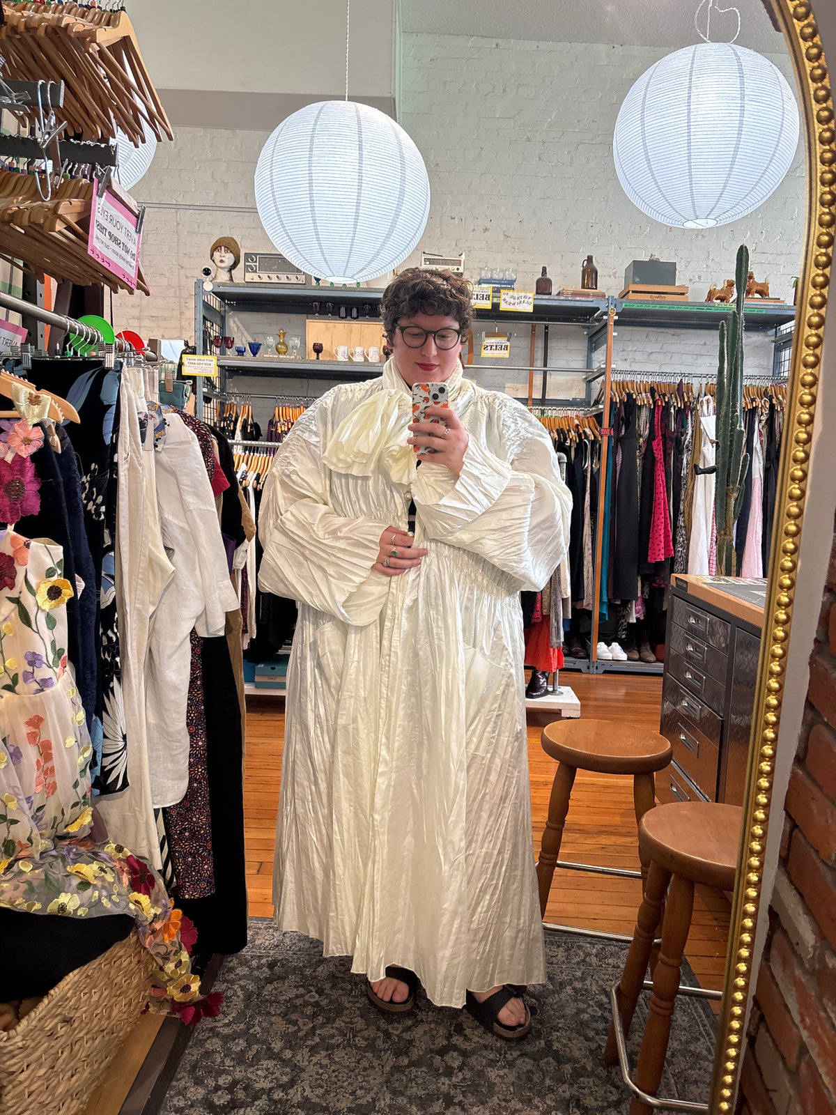 size flex white crinkle satin VINTAGE Linda Lundstrom jacket - drama