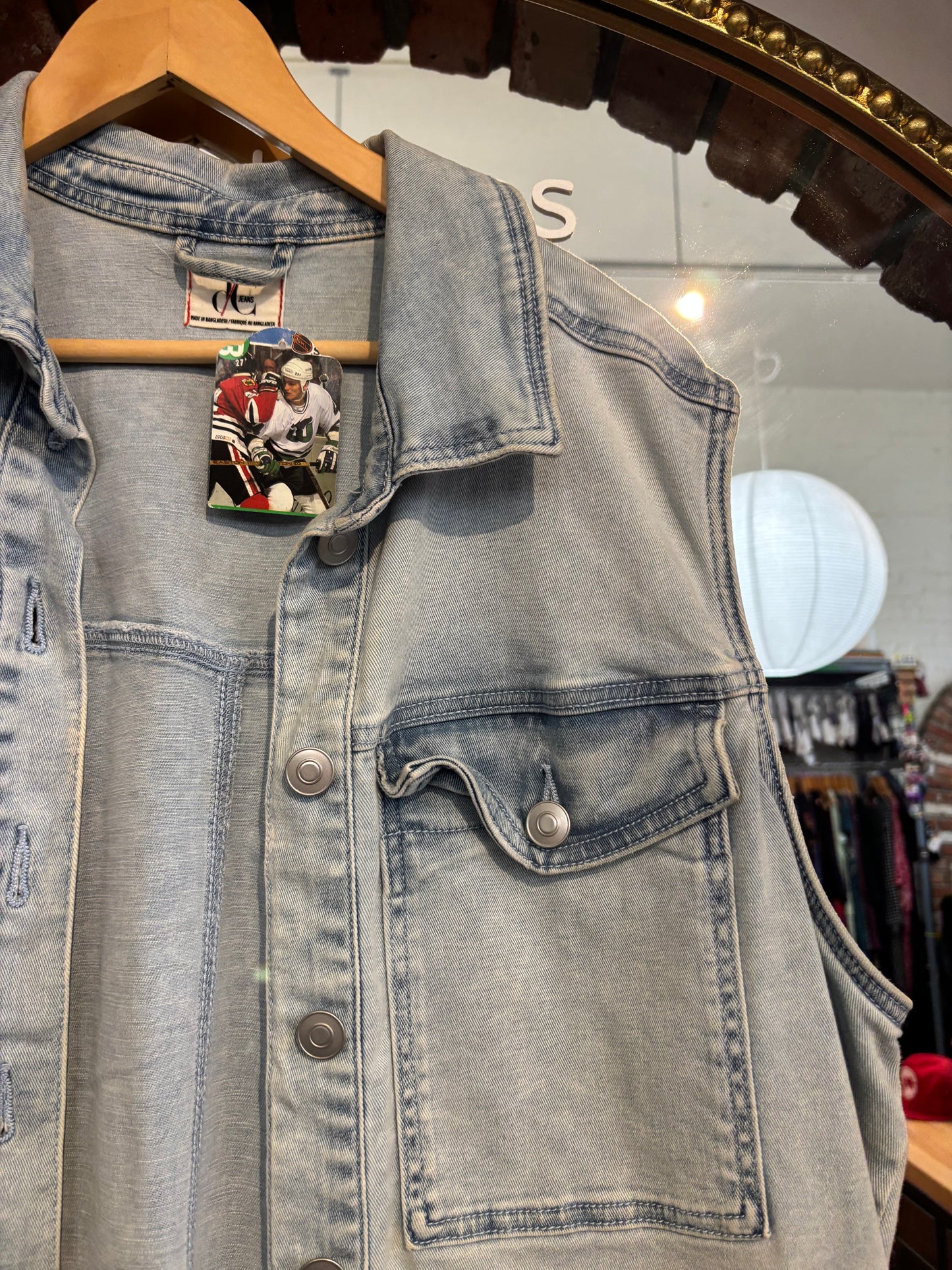 size 2X ligh wash D/C vest - button up