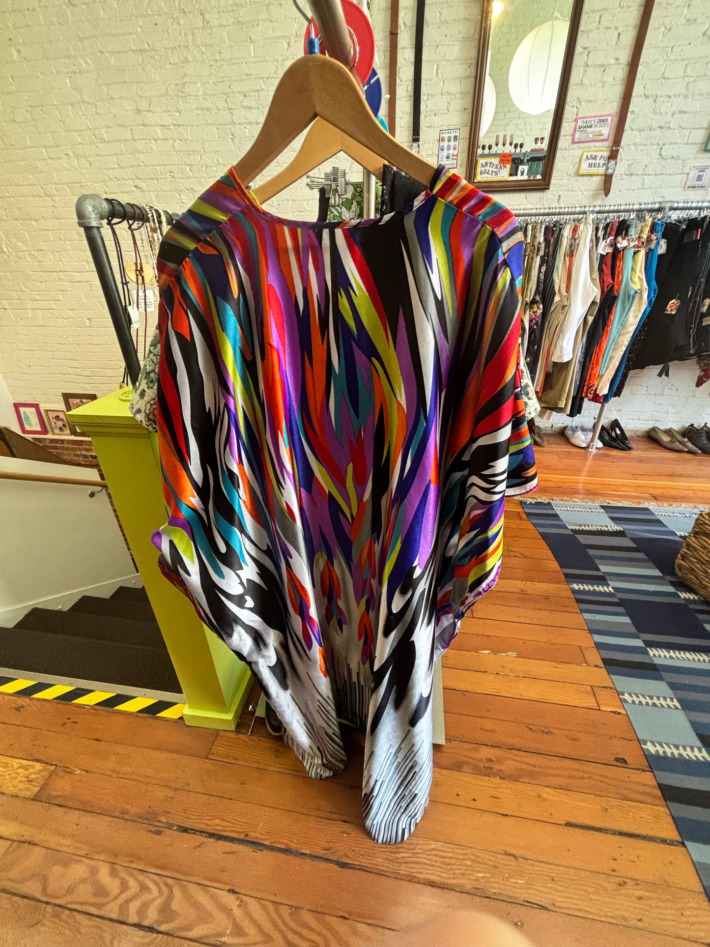 AS IS flex size  black white colours  VINTAGE Winlar kaftan