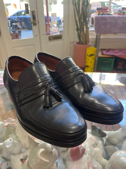 size 9.5W  black leather loafers