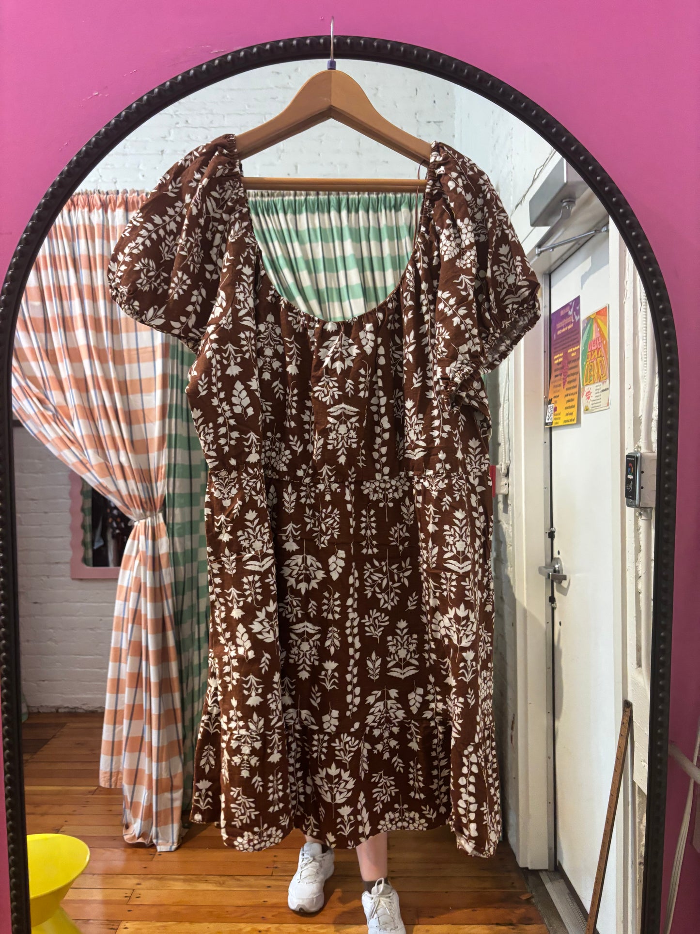 size 3X brown with white plants puff Reitmans dress - knee