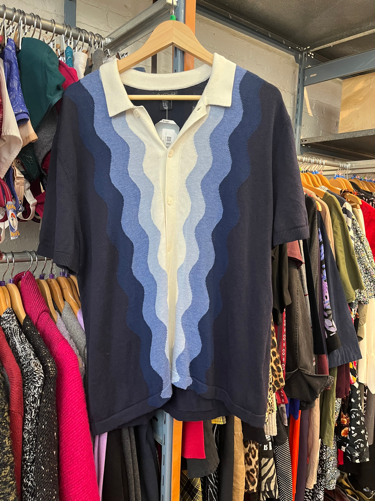 size XL blue waves Art of Rheotoric top - polo knit