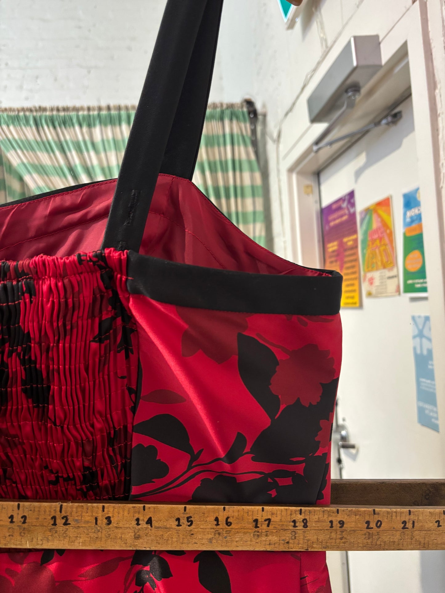 size 18 red and black satin R&K woman dress - cocktail