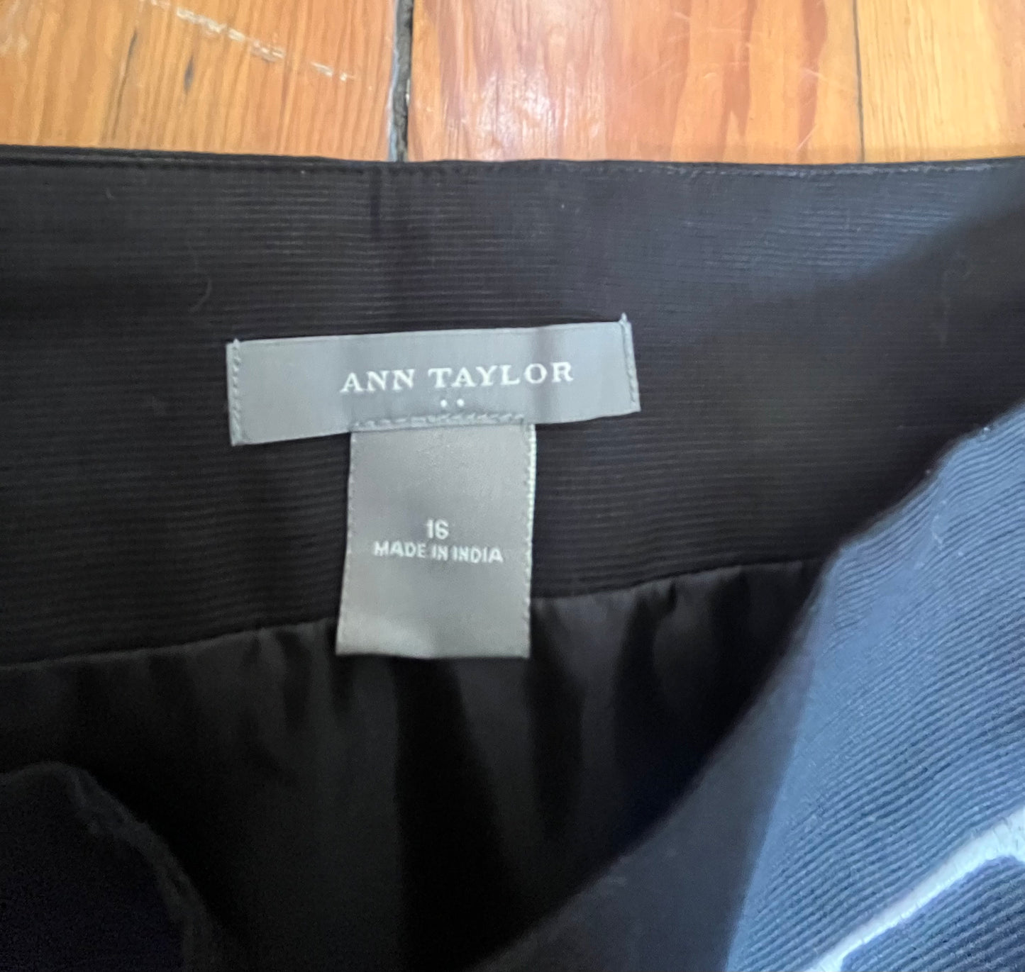 size 16 red black geometric Anne Taylor skirt - short