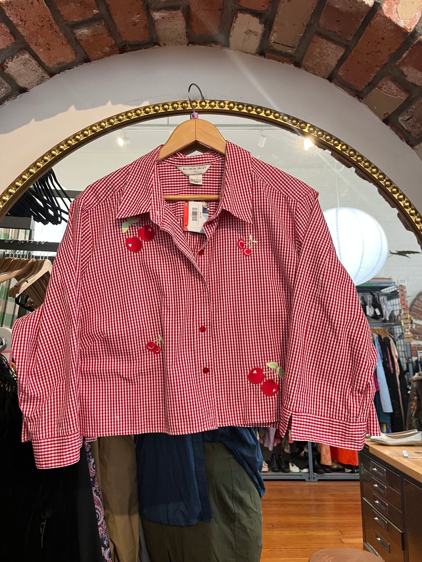 size 24W red checkerboard with cherries vintage Alison Daily top - crop